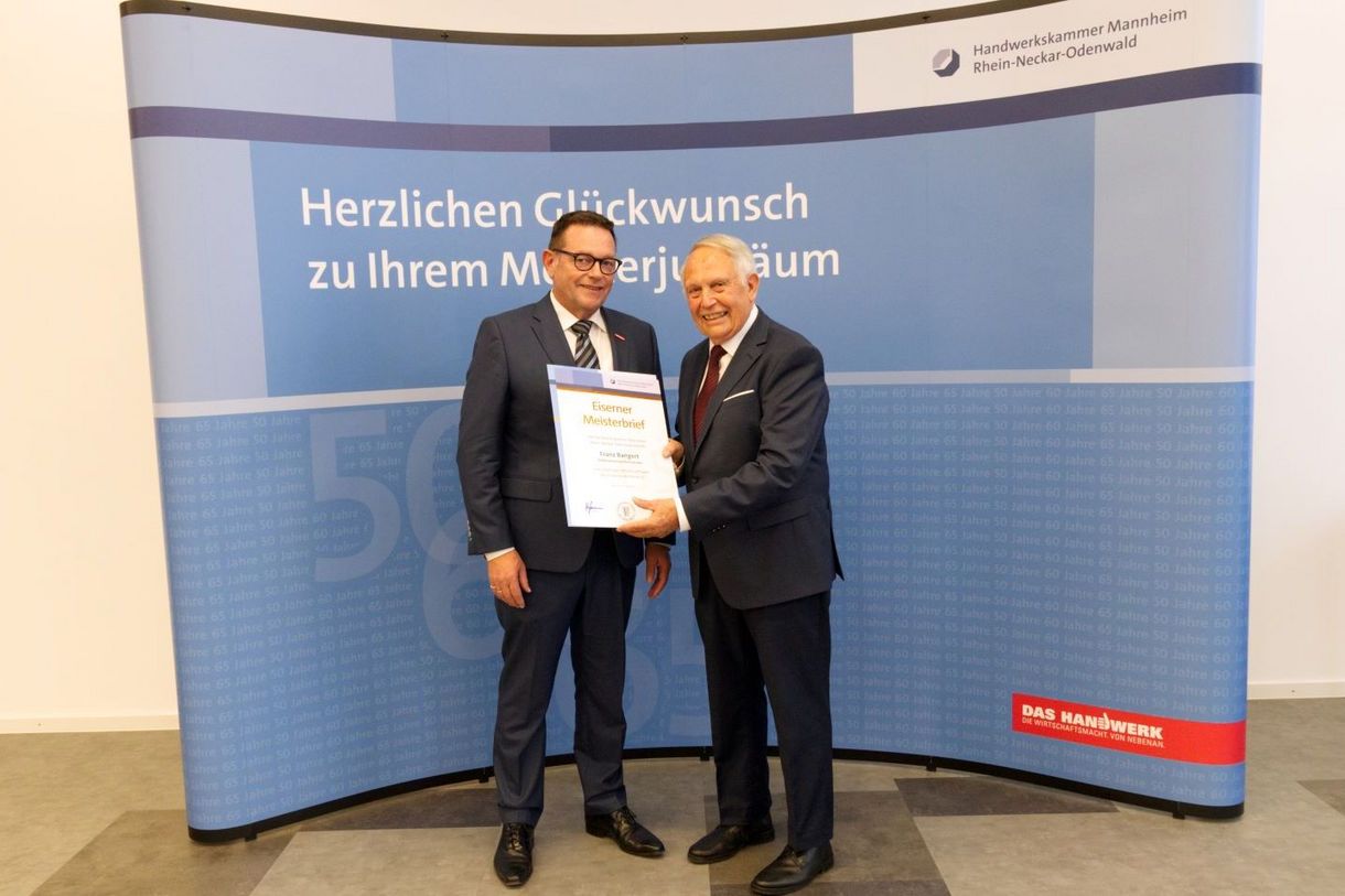 Franz Bangert machte vor 65 Jahren seinen Meister als Elektromechaniker, am 23. Oktober erhielt er deshalb die Auszeichnung als „Eiserner Meister". (Quelle: Handwerkskammer Rhein-Neckar-Odenwald)